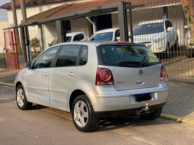 VOLKSWAGEN - POLO - 2008/2008 - Prata - R$ 35.800,00