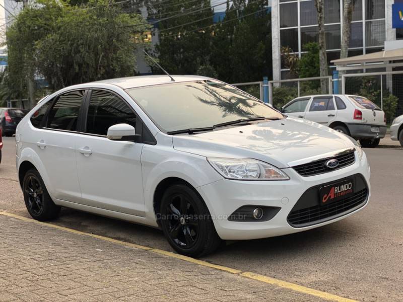 FORD - FOCUS - 2013/2013 - Branca - R$ 47.800,00