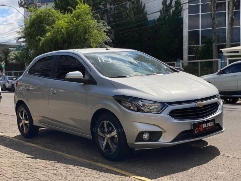 CHEVROLET - ONIX - 2018/2018 - Prata - R$ 65.800,00