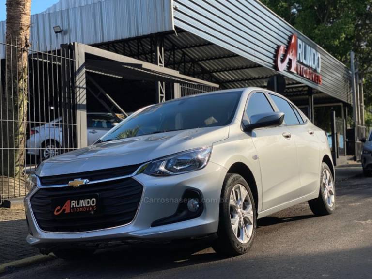 CHEVROLET - ONIX - 2023/2023 - Prata - R$ 92.800,00