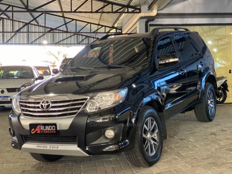 TOYOTA - HILUX SW4 - 2013/2013 - Preta - R$ 145.800,00