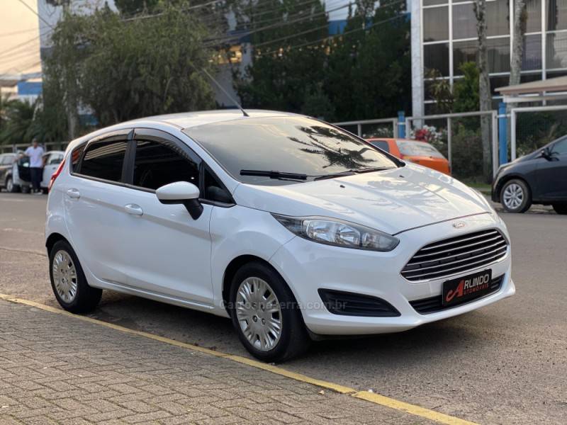 FORD - FIESTA - 2015/2015 - Branca - R$ 49.800,00