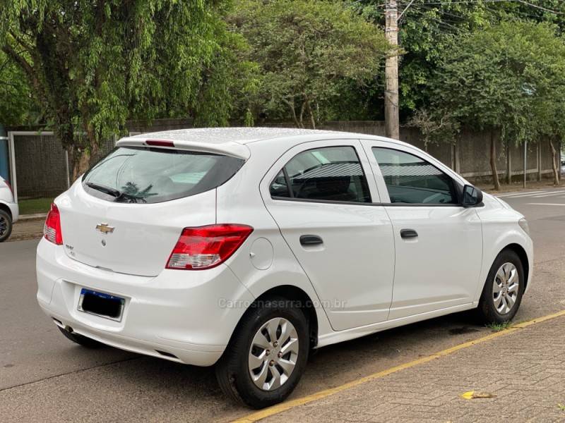 CHEVROLET - ONIX - 2018/2018 - Branca - R$ 49.800,00