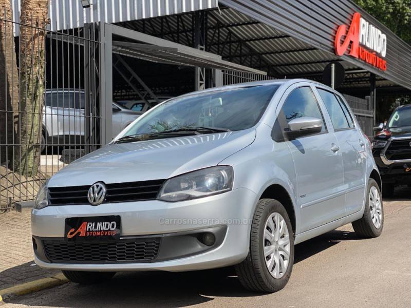 VOLKSWAGEN - FOX - 2012/2012 - Prata - R$ 37.800,00