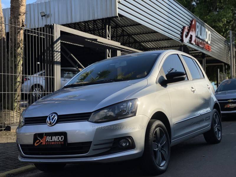 VOLKSWAGEN - FOX - 2020/2020 - Prata - R$ 67.800,00