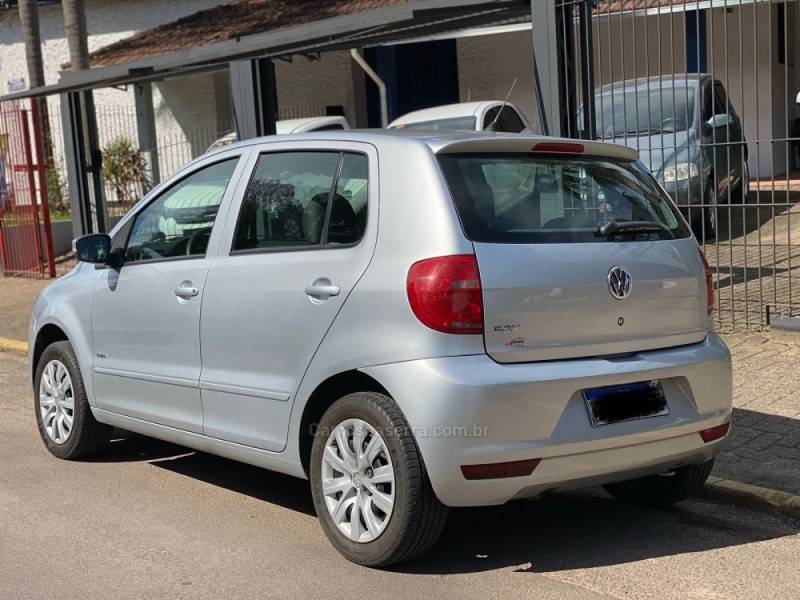 VOLKSWAGEN - FOX - 2012/2012 - Prata - R$ 37.800,00