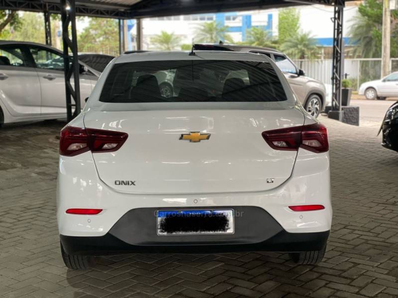 CHEVROLET - ONIX - 2020/2020 - Branca - R$ 69.800,00