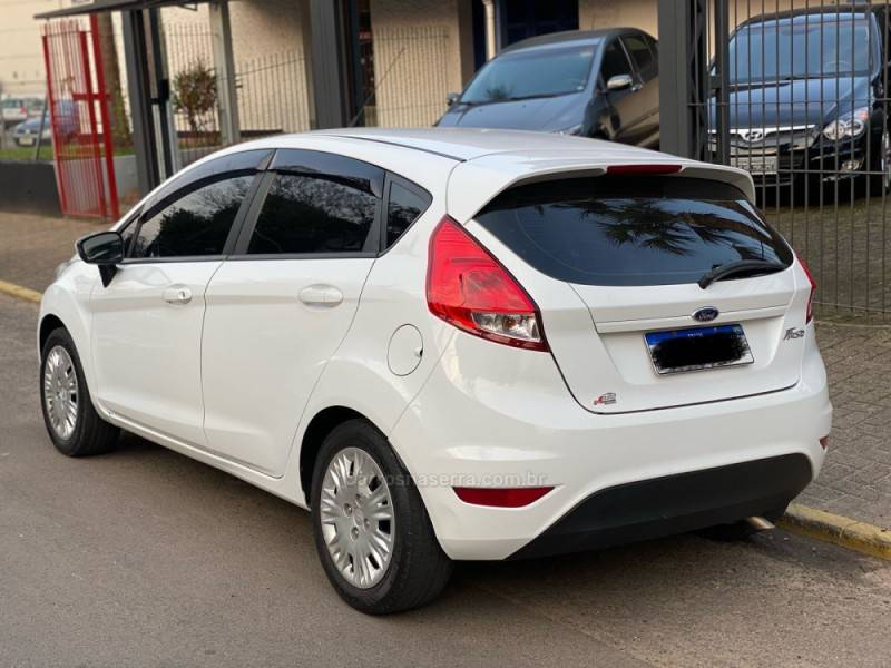 FORD - FIESTA - 2015/2015 - Branca - R$ 49.800,00