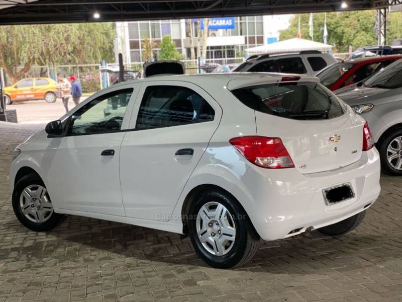 CHEVROLET - ONIX - 2017/2017 - Branca - R$ 49.800,00