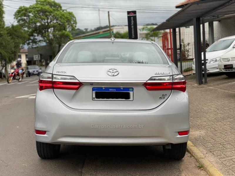 TOYOTA - COROLLA - 2018/2018 - Prata - R$ 105.800,00