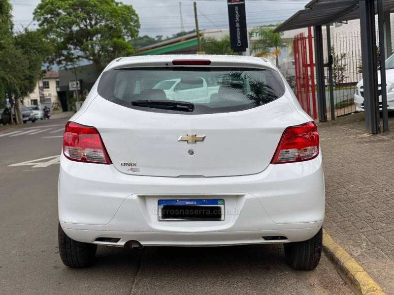 CHEVROLET - ONIX - 2018/2018 - Branca - R$ 49.800,00