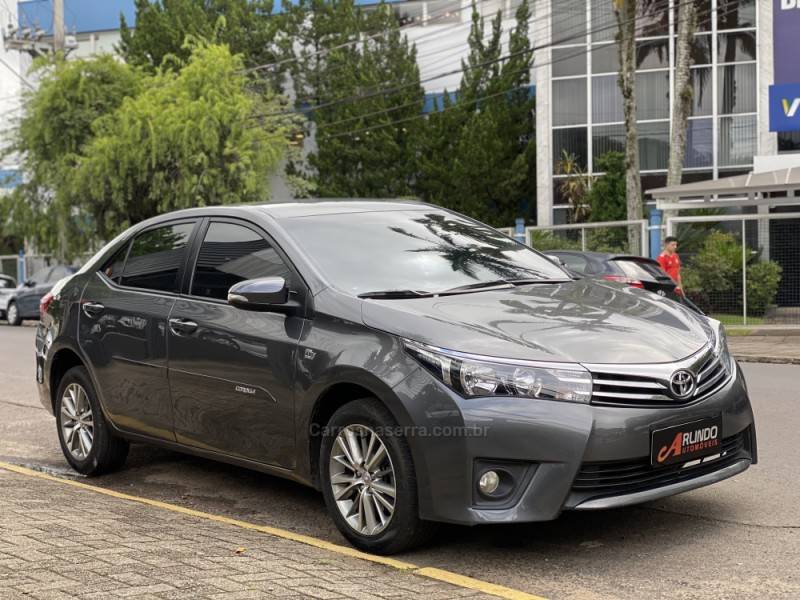 TOYOTA - COROLLA - 2015/2015 - Cinza - R$ 89.800,00