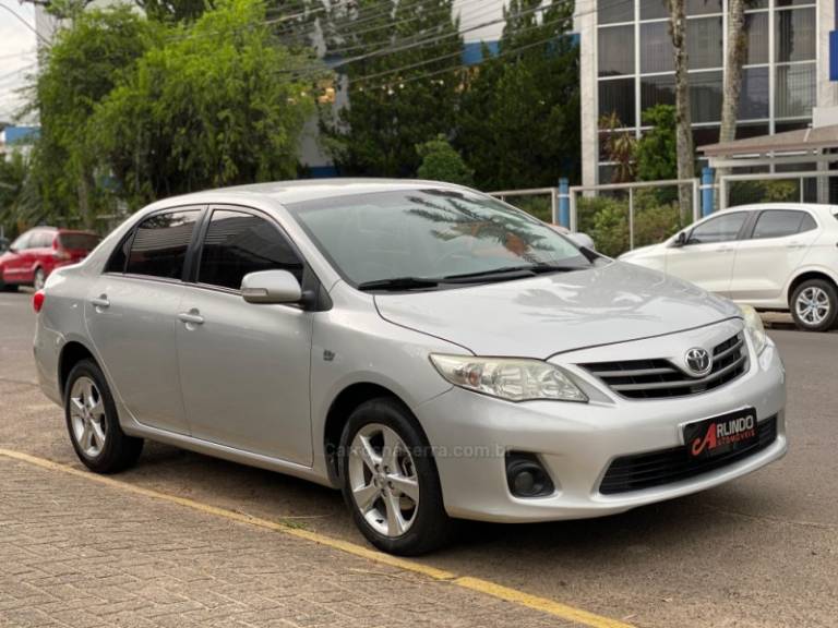 TOYOTA - COROLLA - 2014/2014 - Prata - R$ 74.800,00