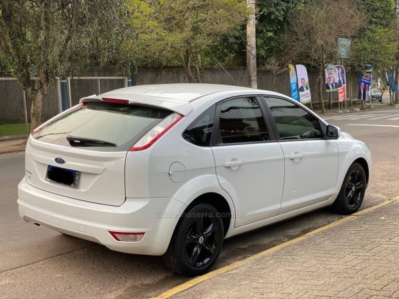 FORD - FOCUS - 2013/2013 - Branca - R$ 47.800,00