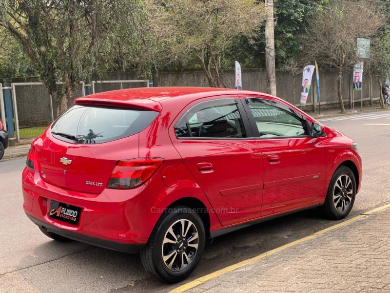 CHEVROLET - ONIX - 2013/2013 - Vermelha - R$ 49.800,00