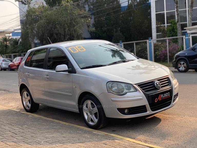 VOLKSWAGEN - POLO - 2008/2008 - Prata - R$ 35.800,00