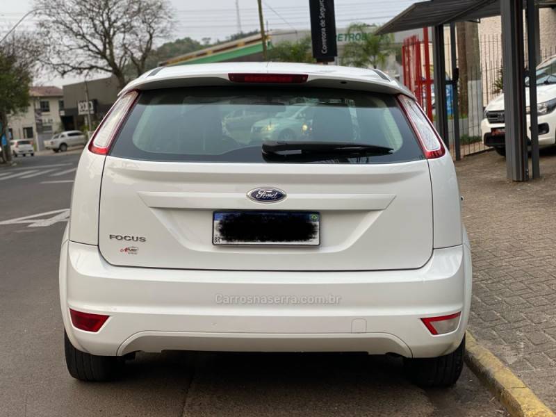 FORD - FOCUS - 2013/2013 - Branca - R$ 47.800,00