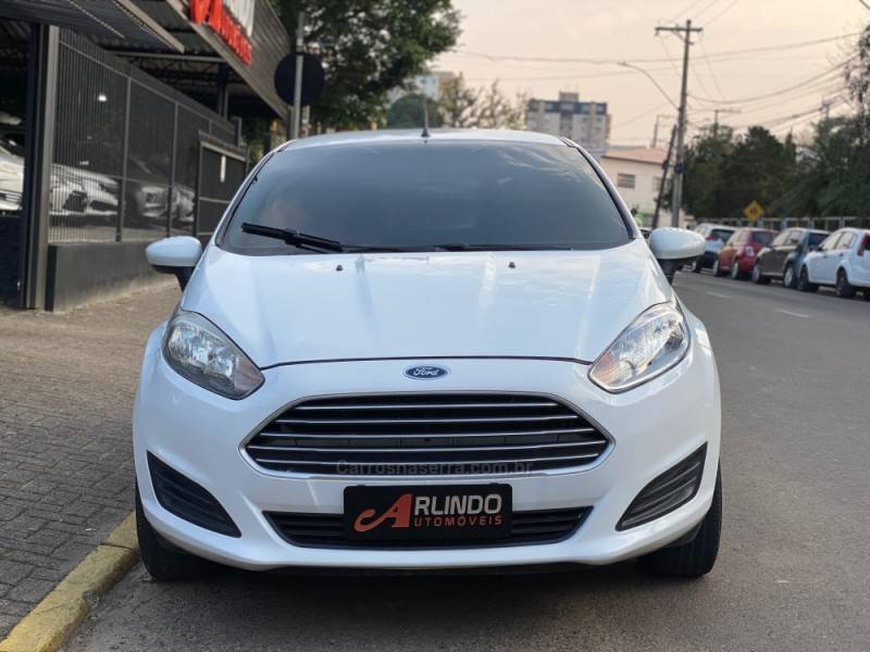 FORD - FIESTA - 2015/2015 - Branca - R$ 49.800,00