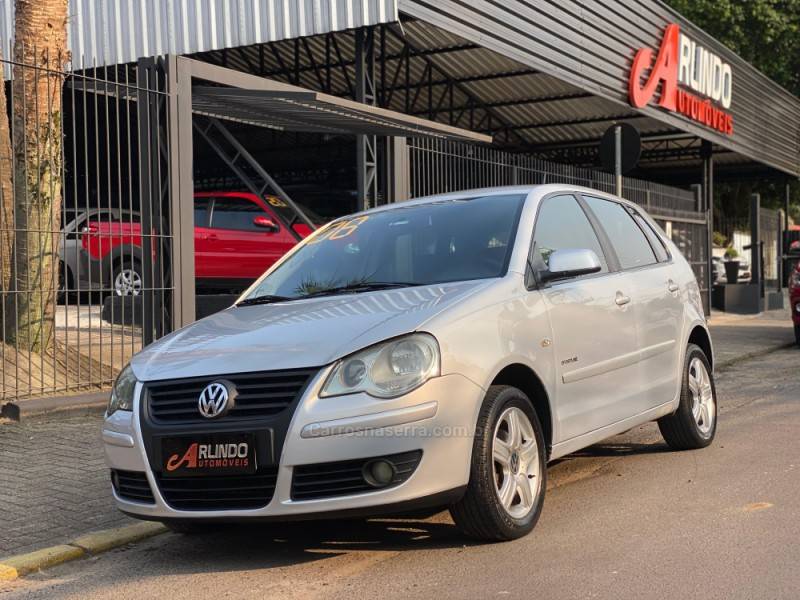 VOLKSWAGEN - POLO - 2008/2008 - Prata - R$ 35.800,00