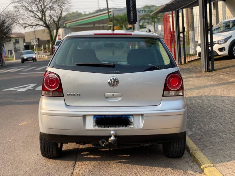 VOLKSWAGEN - POLO - 2008/2008 - Prata - R$ 35.800,00