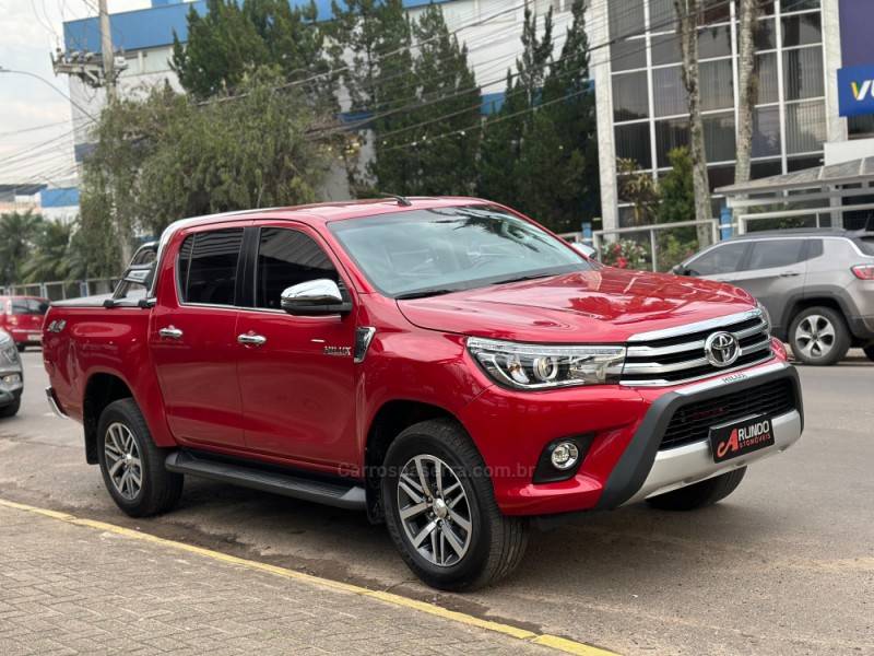 TOYOTA - HILUX - 2018/2018 - Vermelha - R$ 205.800,00