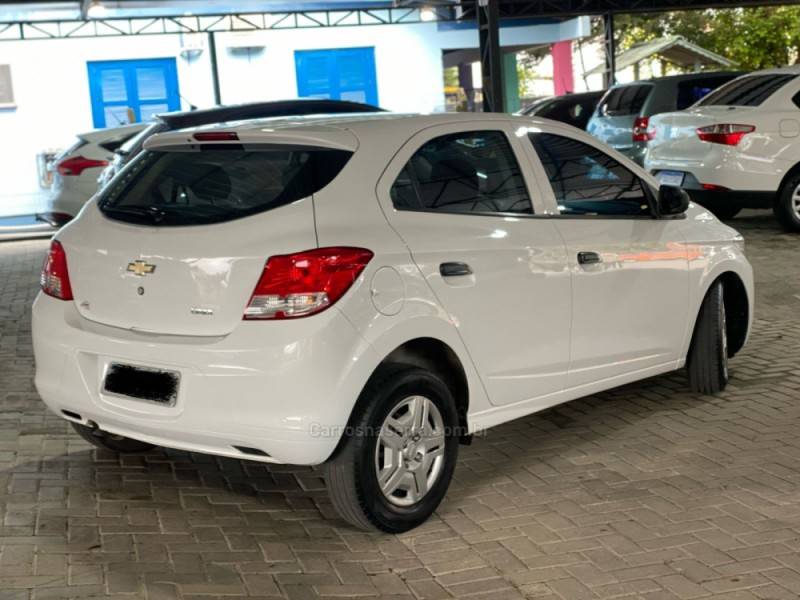 CHEVROLET - ONIX - 2017/2017 - Branca - R$ 49.800,00