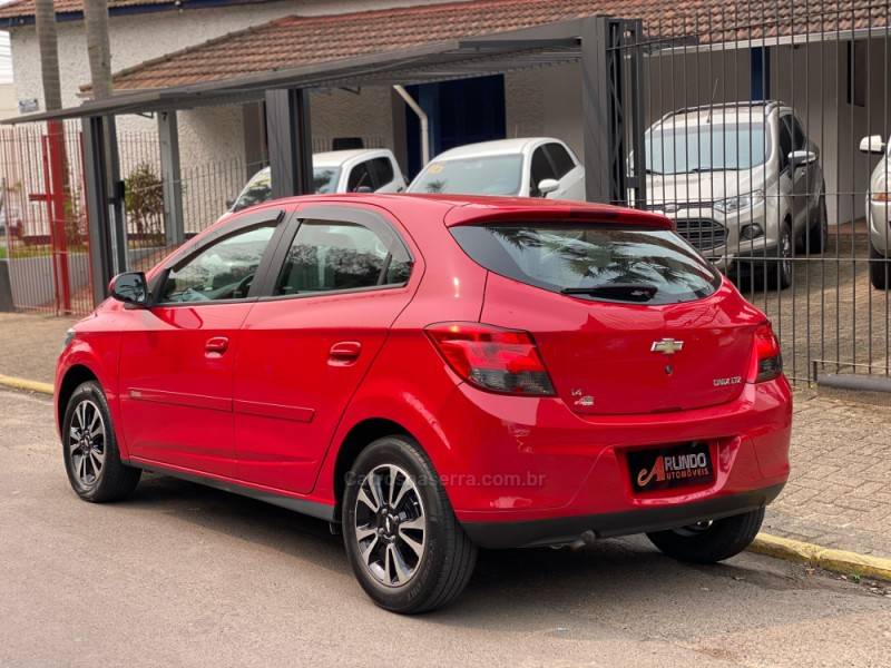 CHEVROLET - ONIX - 2013/2013 - Vermelha - R$ 49.800,00