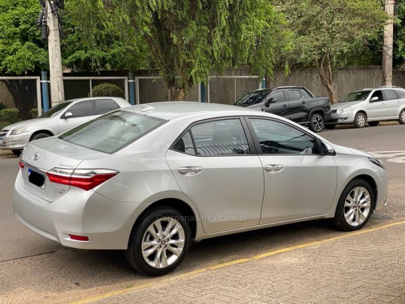 TOYOTA - COROLLA - 2018/2018 - Prata - R$ 105.800,00