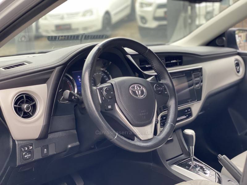 TOYOTA - COROLLA - 2018/2018 - Prata - R$ 105.800,00